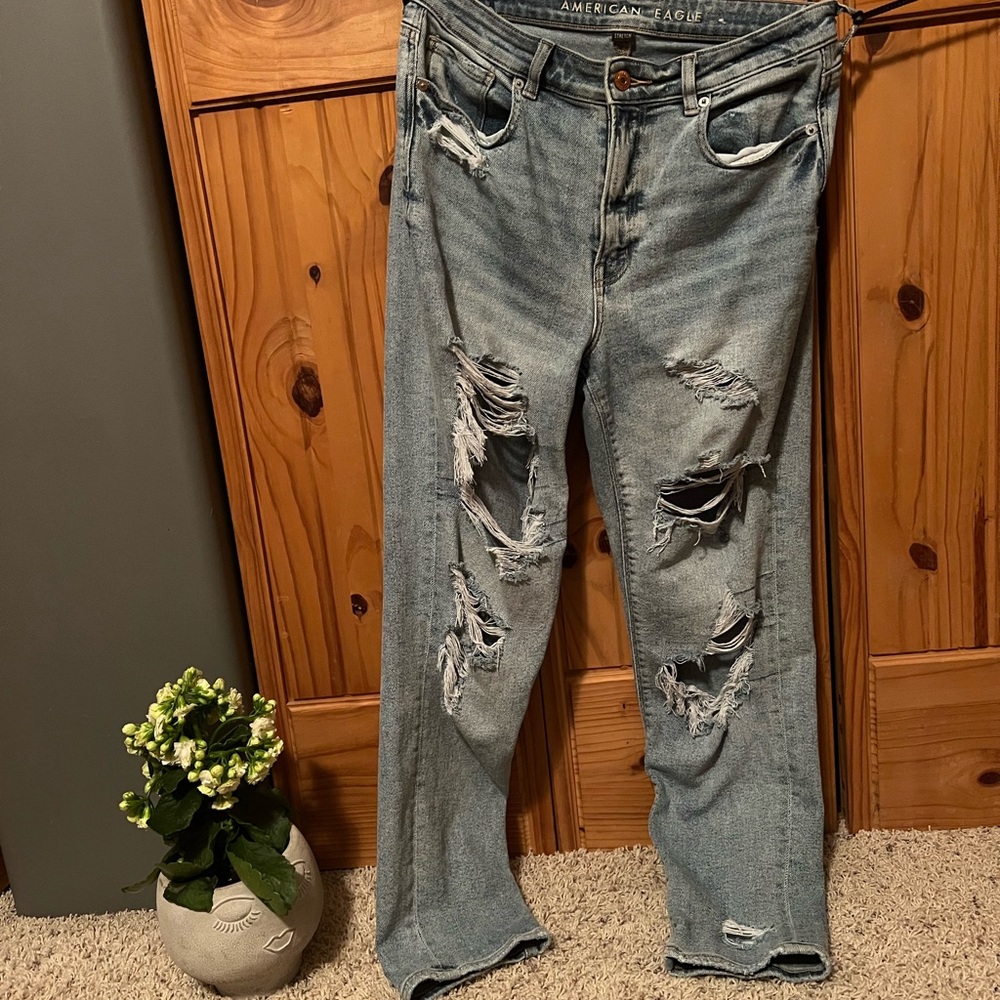 American eagle light wash distressed stretch jeans